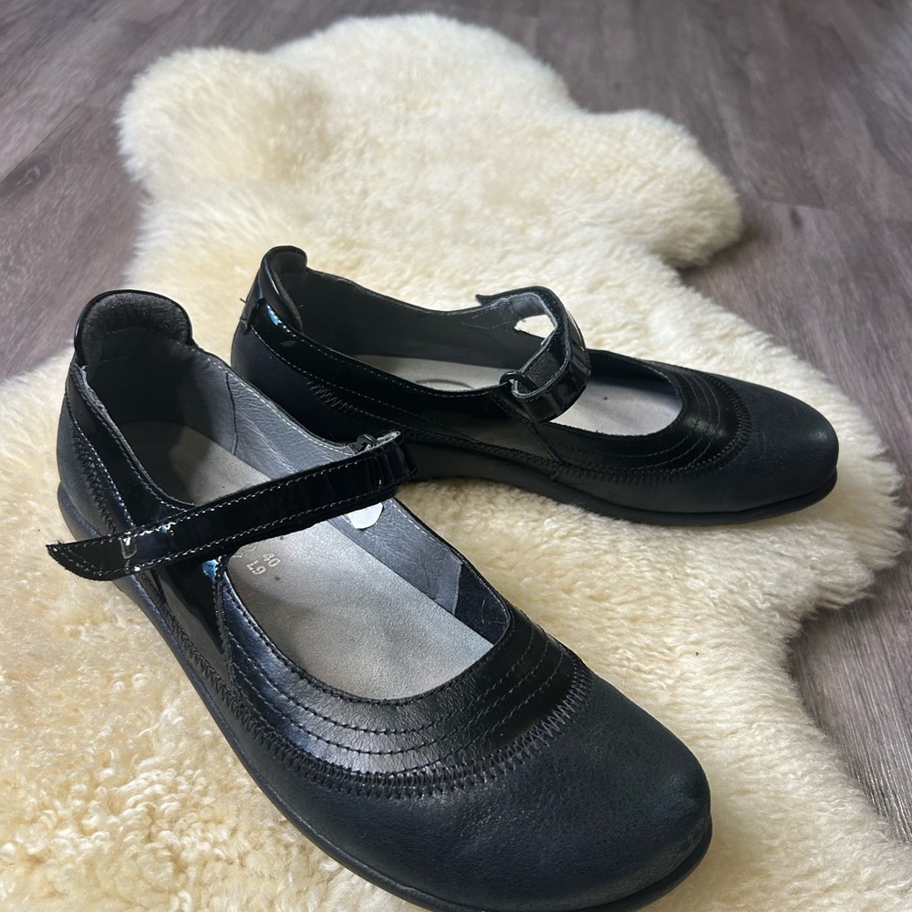 Naot Black Mary Jane Flats with Patent Strap New